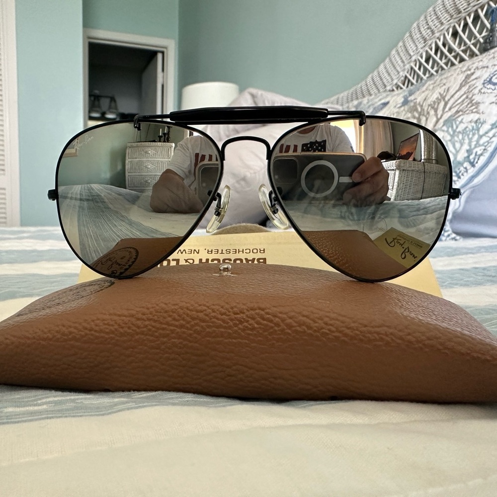 Ray-Ban Black and Silver Aviator Sunglasses with cable arms